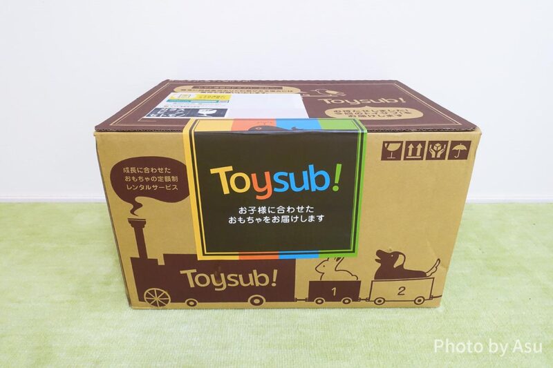 トイサブ!から届いた箱の写真