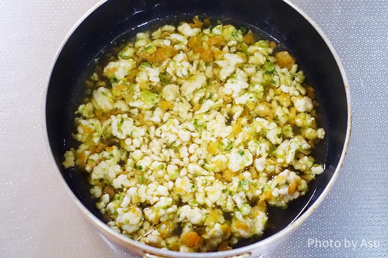 野菜たっぷり八宝菜 材料を煮込んでいる写真