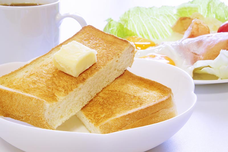 朝食の食パンの写真